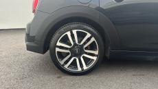 MINI Hatchback 1.5 Cooper Exclusive 5dr Auto Petrol Hatchback